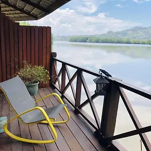  Homestay Gayang Friendly Water House